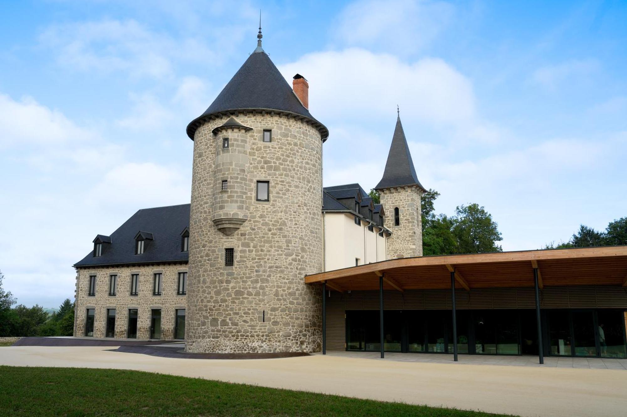 Chateau Du Theil Ussel  Exterior photo